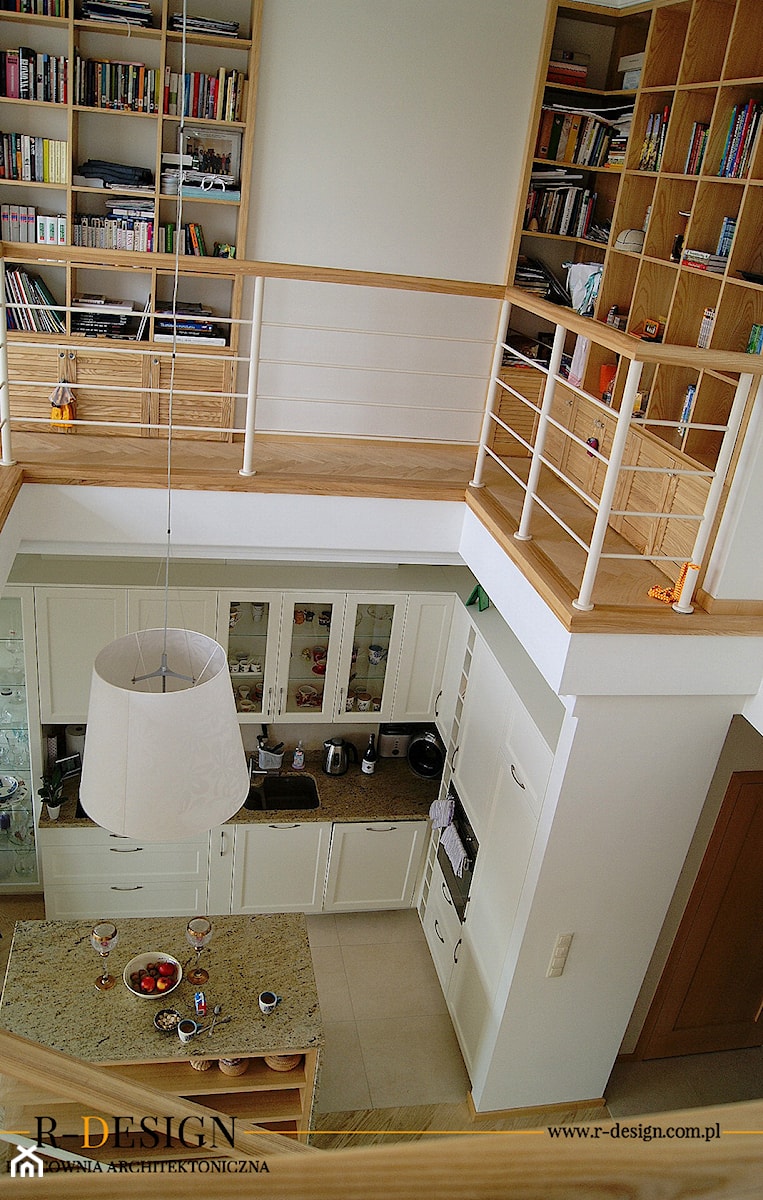 Mieszkanie z antresolą - Kuchnia, styl tradycyjny - zdjęcie od R-design Pracownia Architektoniczna