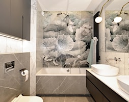 Projekt mieszkania 76mkw - Średnia z dwoma umywalkami ze szkłem na ścianie łazienka, styl nowoczes ... - zdjęcie od Piotr Stolarek PROJEKTOWANIE WNĘTRZ - Homebook