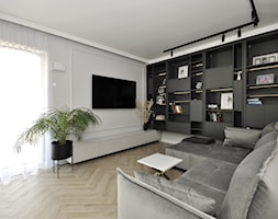 Projekt mieszkania 76mkw - Średni szary salon z bibiloteczką, styl nowoczesny - zdjęcie od Piotr Stolarek PROJEKTOWANIE WNĘTRZ - Homebook