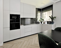 Projekt mieszkania 76mkw - Średnia biała z zabudowaną lodówką kuchnia w kształcie litery l z kompoz ... - zdjęcie od Piotr Stolarek PROJEKTOWANIE WNĘTRZ - Homebook