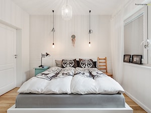 Dom jednorodzinny w Redzie - Mała biała sypialnia, styl skandynawski - zdjęcie od PracowniaPolka