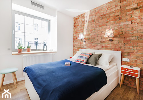 Apartament Andaluzyjski - Mała średnia biała sypialnia, styl rustykalny - zdjęcie od PracowniaPolka