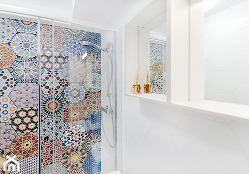Apartament Andaluzyjski - Średnia łazienka z oknem, styl rustykalny - zdjęcie od PracowniaPolka