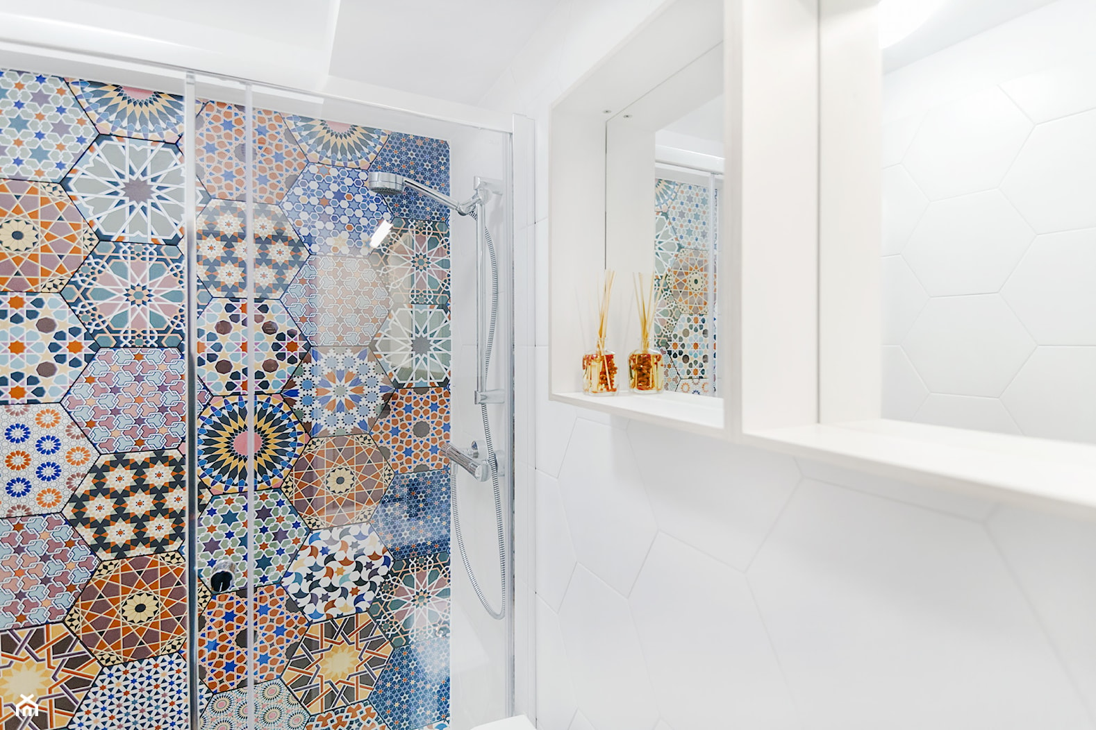Apartament Andaluzyjski - Średnia łazienka z oknem, styl rustykalny - zdjęcie od PracowniaPolka - Homebook