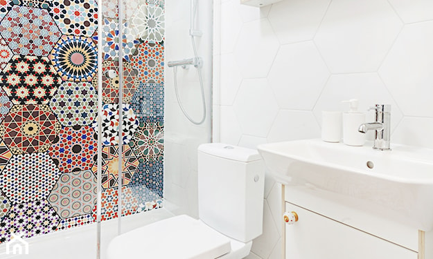 płytki heksagonalne patchwork w łazience