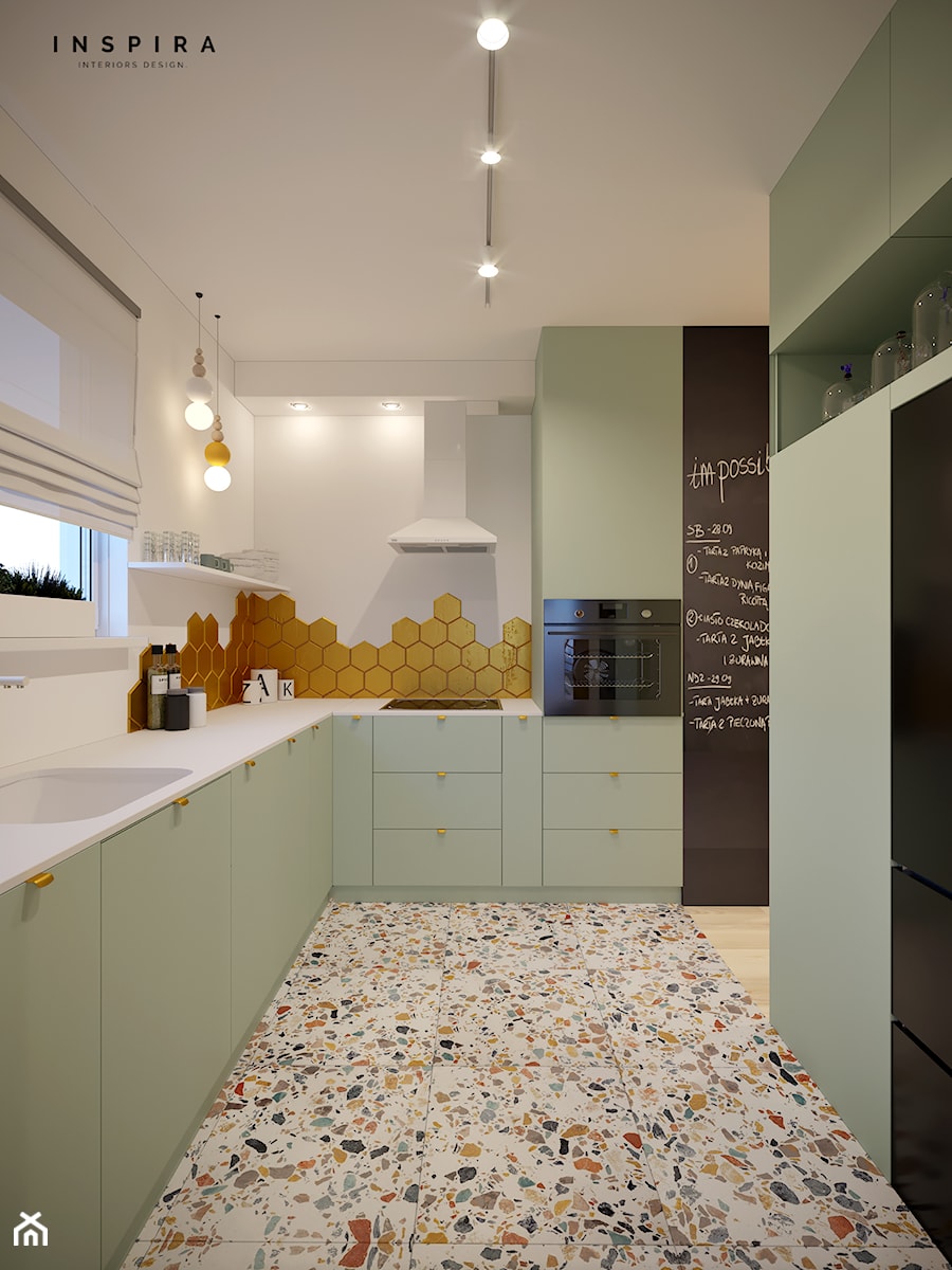 Kolorowa Białołęka - Średnia otwarta z kamiennym blatem biała z zabudowaną lodówką z podblatowym zlewozmywakiem kuchnia w kształcie litery l z oknem - zdjęcie od Inspira Design