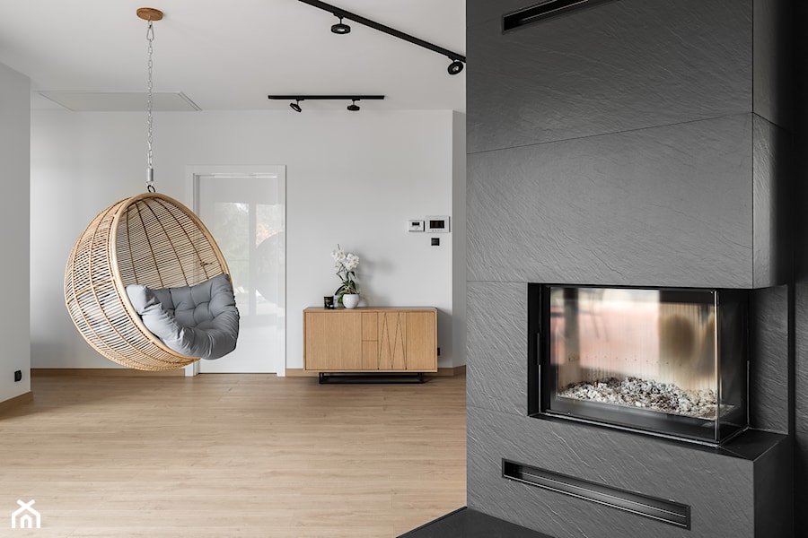 Salon w domu nad Jeziorakiem - zdjęcie od Studio Projekt
