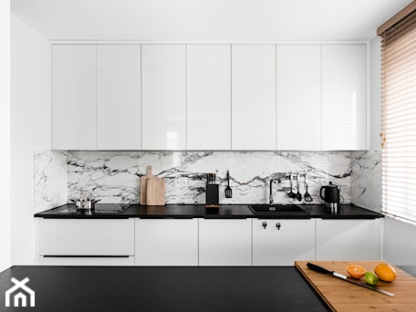 Aranżacje wnętrz - Kuchnia: Mieszkanie black& white - Studio Projekt. Przeglądaj, dodawaj i zapisuj najlepsze zdjęcia, pomysły i inspiracje designerskie. W bazie mamy już prawie milion fotografii!