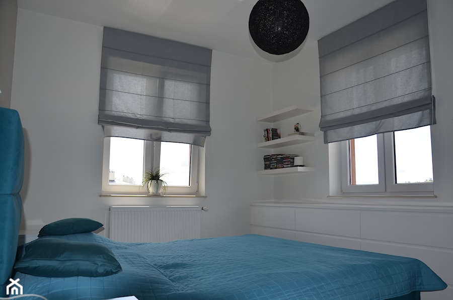 Mieszkanie w Iławie - Mała biała sypialnia, styl nowoczesny - zdjęcie od Studio Projekt
