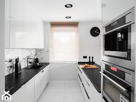 Aranżacje wnętrz - Kuchnia: Mieszkanie black & white - Studio Projekt. Przeglądaj, dodawaj i zapisuj najlepsze zdjęcia, pomysły i inspiracje designerskie. W bazie mamy już prawie milion fotografii!