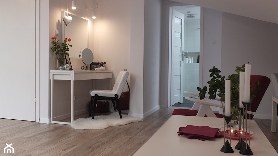 Niskobudżetowa adaptacja części poddasza ( sypialnia z garderobą + łazienka ) - Biuro - zdjęcie od Patrycja Wielińska