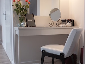 Niskobudżetowa adaptacja części poddasza ( sypialnia z garderobą + łazienka ) - Sypialnia, styl minimalistyczny - zdjęcie od Patrycja Wielińska