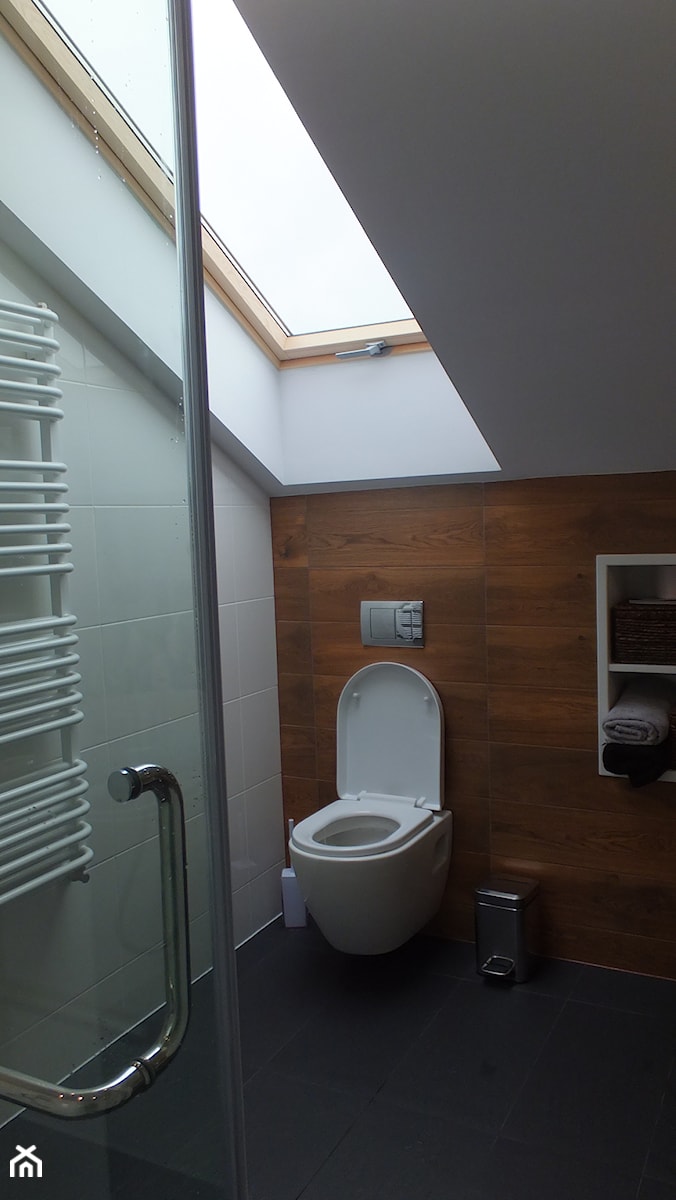 Niskobudżetowa adaptacja części poddasza ( sypialnia z garderobą + łazienka ) - Łazienka - zdjęcie od Patrycja Wielińska