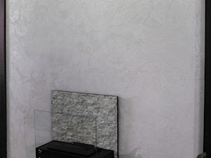 Biały trawertyn z perłowym blaskiem - zdjęcie od Studio Dekoracji Wnętrz MOORE