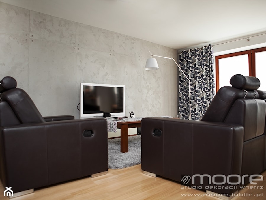 Imitacja betonu architektonicznego w salonie - zdjęcie od Studio Dekoracji Wnętrz MOORE