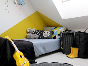 hello kids - Średni biały żółty pokój dziecka dla dziecka dla nastolatka dla chłopca, styl skandynawski - zdjęcie od NOON Pracownia Projektowa