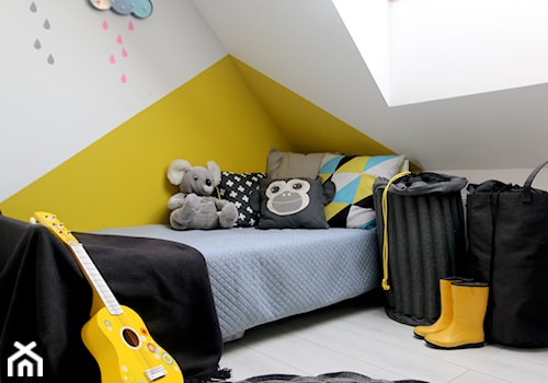 hello kids - Średni biały żółty pokój dziecka dla dziecka dla nastolatka dla chłopca, styl skandynawski - zdjęcie od NOON Pracownia Projektowa