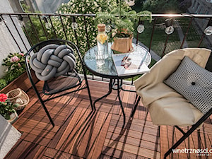 Stolik na balkon – 18 pomysłów na balkonowy stolik