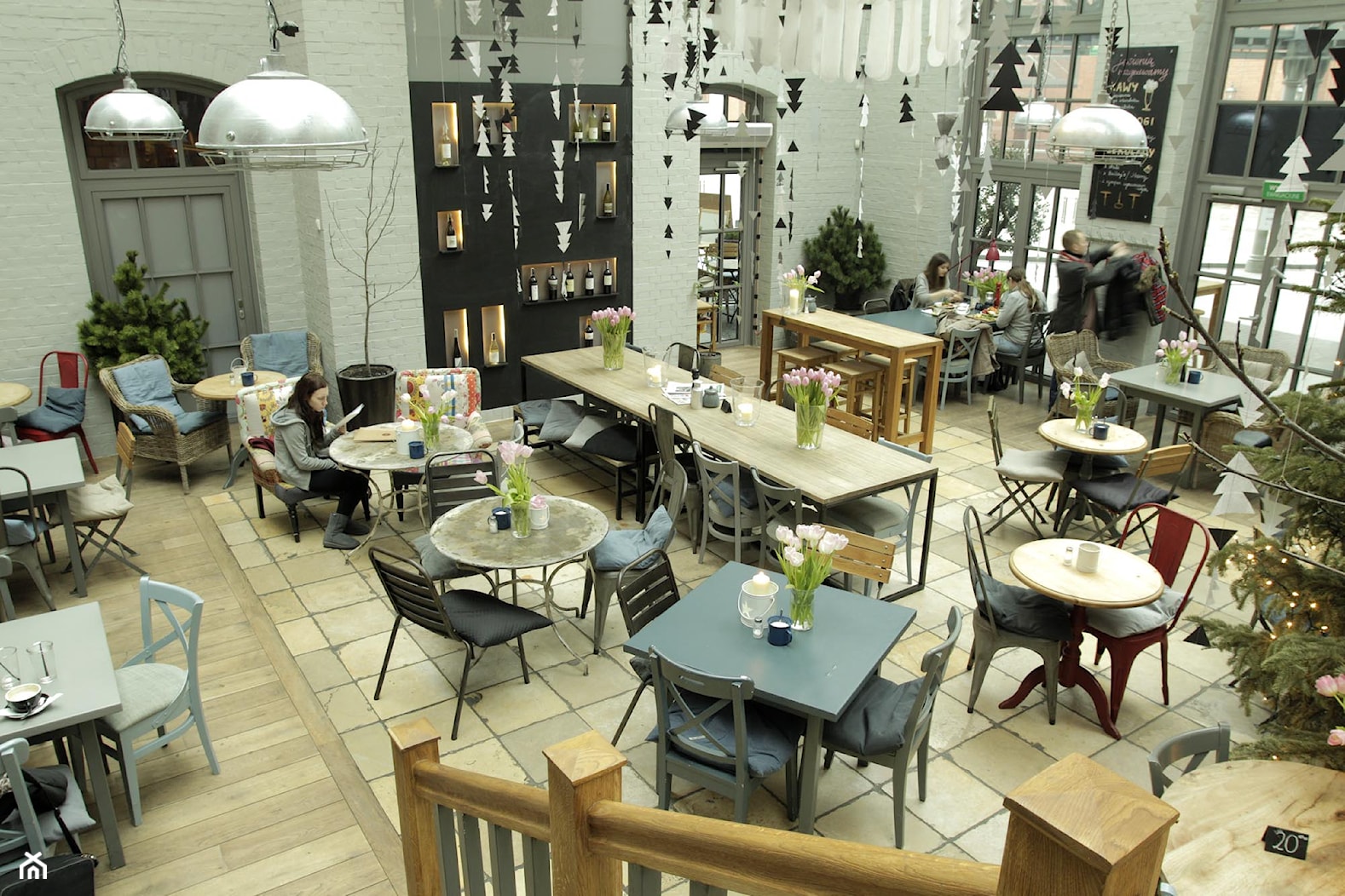 Weranda Lunch & Wine - Wnętrza publiczne, styl industrialny - zdjęcie od R2D2kolektyw - Homebook