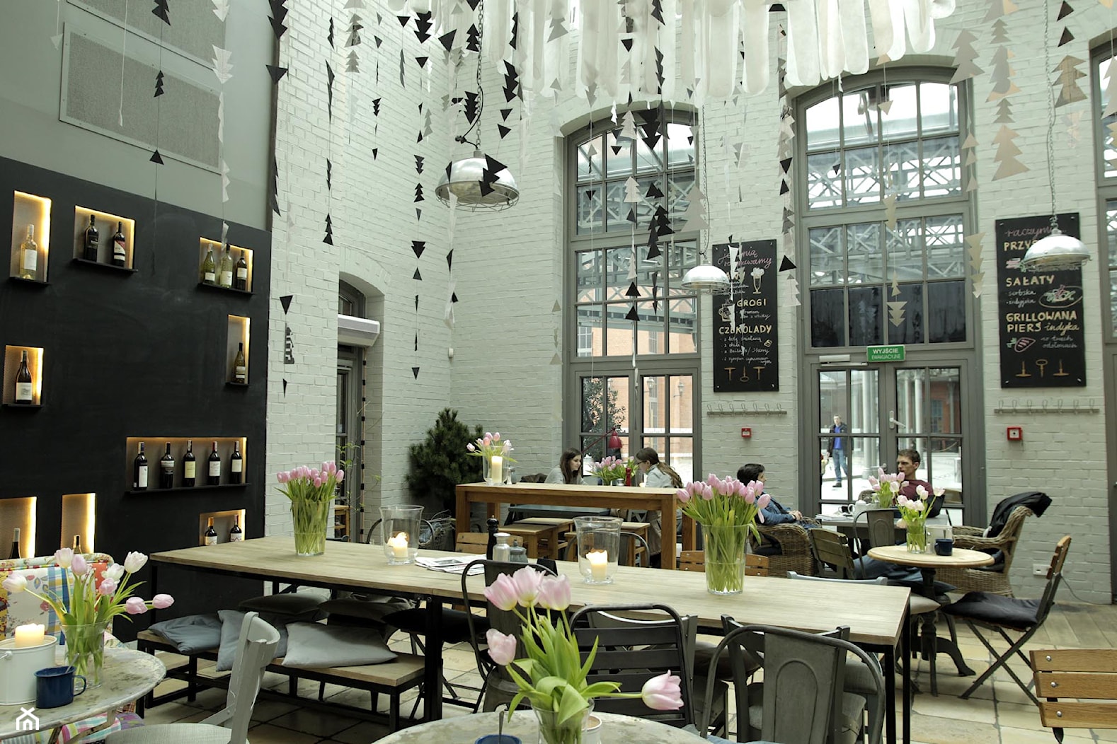 Weranda Lunch & Wine - Wnętrza publiczne, styl industrialny - zdjęcie od R2D2kolektyw - Homebook