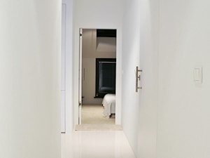 Corten White - Hol / przedpokój, styl minimalistyczny - zdjęcie od Bidermann Design