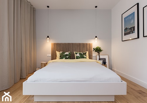 Browar Lubicz - Średnia biała szara sypialnia, styl skandynawski - zdjęcie od Miliform