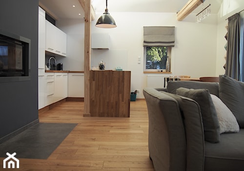 D28 - Średni biały salon z kuchnią z jadalnią, styl skandynawski - zdjęcie od Projekt Kolektyw