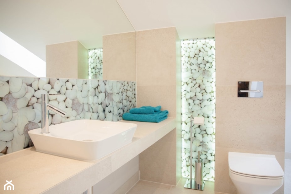 Poddasze 80m - Mała łazienka z oknem, styl nowoczesny - zdjęcie od Projekt Kolektyw - Homebook