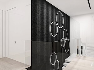 MAKE IT HAPPEN | I | Wnętrza domu - Duży biały czarny hol / przedpokój, styl minimalistyczny - zdjęcie od ARTDESIGN architektura wnętrz