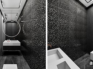 Elegancka łazienka z ciemną mozaiką i drewnem - zdjęcie od ARTDESIGN architektura wnętrz