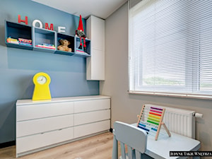 Jedyne.Takie.Wnętrza - Industrialnie i nowocześnie Gdynia - Średni szary niebieski pokój dziecka dla dziecka dla chłopca dla dziewczynki, styl minimalistyczny - zdjęcie od Jedyne.Takie.Wnętrza - Architekt wnętrz Paulina Kononowicz-Kwaśnik
