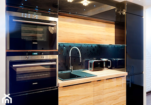 Kuchnia na poddaszu - Mała z salonem czarna z zabudowaną lodówką kuchnia jednorzędowa, styl nowoczesny - zdjęcie od Meble Ideal