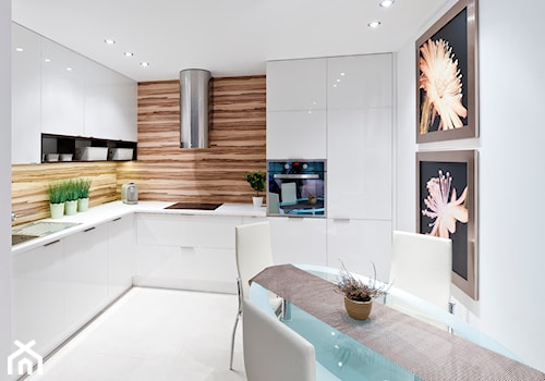 Kuchnia - Apartament IV - Duża beżowa biała z zabudowaną lodówką z podblatowym zlewozmywakiem kuchnia w kształcie litery l, styl nowoczesny - zdjęcie od Meble Ideal