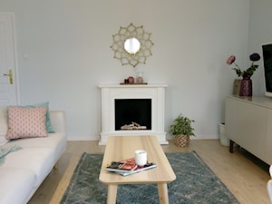 Metamorfoza salonu w kamienicy - Mały biały salon z jadalnią, styl skandynawski - zdjęcie od Ewa Karasiak Studio