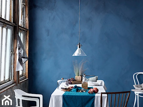 Aranżacje wnętrz - Jadalnia: Autumn 2015 - Mała czarna niebieska jadalnia jako osobne pomieszczenie - H&M Home. Przeglądaj, dodawaj i zapisuj najlepsze zdjęcia, pomysły i inspiracje designerskie. W bazie mamy już prawie milion fotografii!
