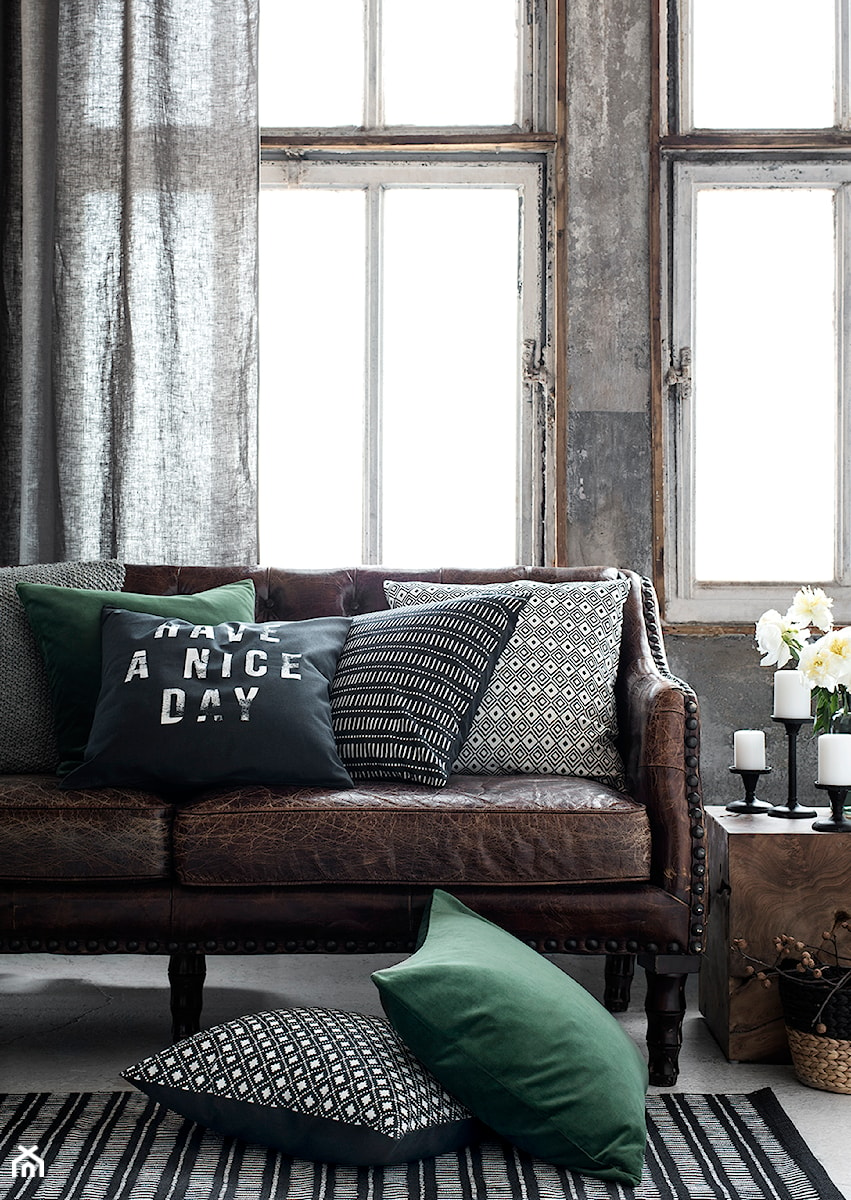 Autumn 2015 - Mały biały szary salon, styl skandynawski - zdjęcie od H&M Home