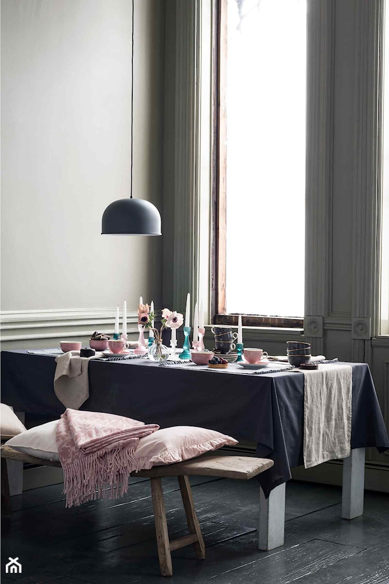 katalog 2015 - Mała szara jadalnia jako osobne pomieszczenie, styl skandynawski - zdjęcie od H&M Home