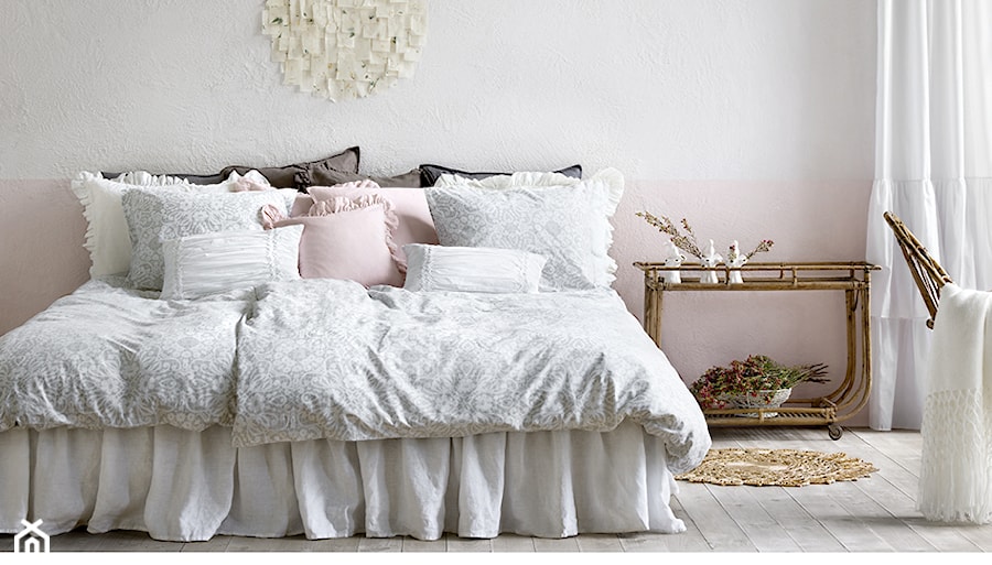 katalog wiosna 2015 - Średnia biała różowa sypialnia, styl prowansalski - zdjęcie od H&M Home