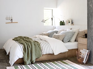 Spring 2015 - Średnia biała szara sypialnia, styl skandynawski - zdjęcie od H&M Home