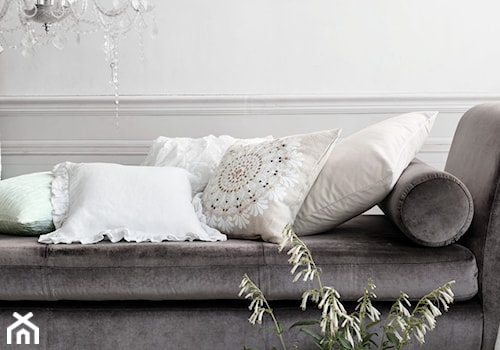katalog wiosna 2015 - Mały biały salon, styl minimalistyczny - zdjęcie od H&M Home