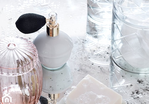 katalog wiosna 2015 - Mała bez okna z marmurową podłogą łazienka, styl glamour - zdjęcie od H&M Home