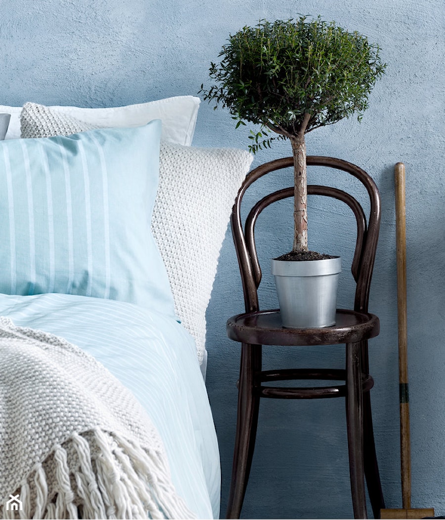 katalog wiosna 2015 - Mała szara sypialnia, styl prowansalski - zdjęcie od H&M Home