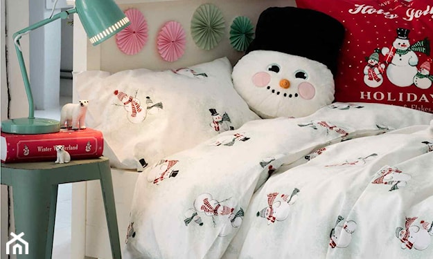 poduszka bałwan, miętowa lampka nocna, czerwona poduszka, świąteczna pościel w mikołaje