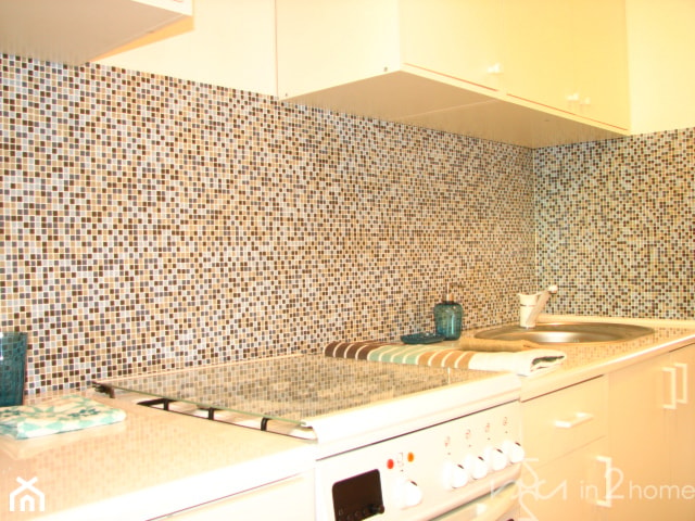 Mozaika "robi" wnętrze tej kuchni - zdjęcie od IN2HOME