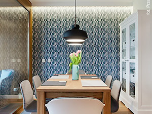 Apartament Wille Parkowa 2 - Średnia niebieska jadalnia w salonie - zdjęcie od Superpozycja Architekci Dominika Trzcińska