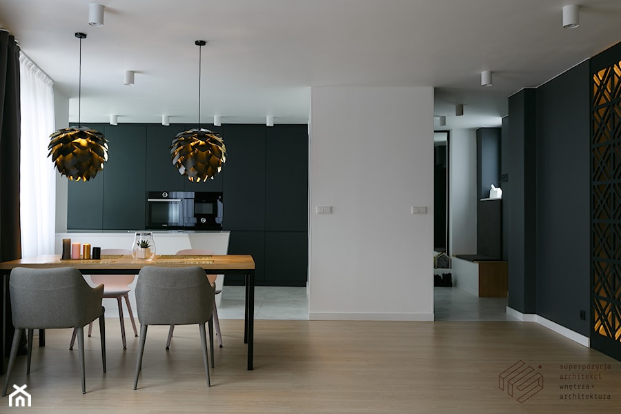 Mieszkanie w Katowicach - Średnia czarna szara jadalnia jako osobne pomieszczenie - zdjęcie od Superpozycja Architekci Dominika Trzcińska