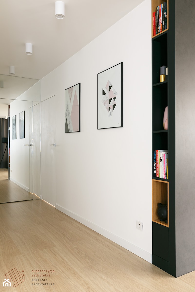 Mieszkanie w Katowicach - Średni biały hol / przedpokój - zdjęcie od Superpozycja Architekci Dominika Trzcińska