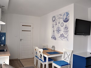 Pokój gościnny w Sarbinowie - Średnia biała jadalnia w salonie w kuchni, styl nowoczesny - zdjęcie od Jankowska Design