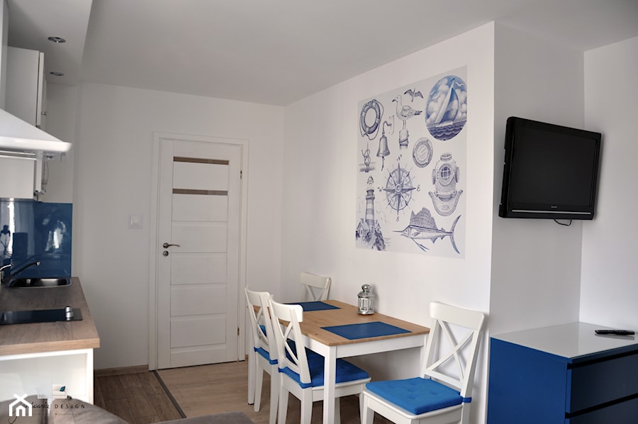 Pokój gościnny w Sarbinowie - Średnia biała jadalnia w salonie w kuchni, styl nowoczesny - zdjęcie od Jankowska Design