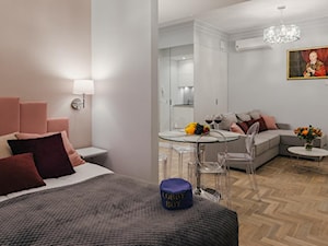 Apartament w Krakowie wzorowany na filmie "Grand Budapest Hotel" - Salon, styl glamour - zdjęcie od Jankowska Design